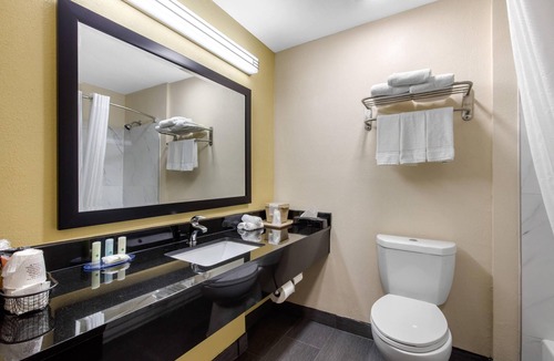 Cadiz Hotel | Quality Inn Cadiz