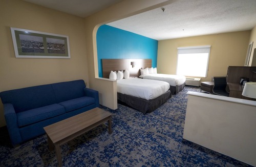 Mexia Hotel | Quality Inn & Suites Monroeville South