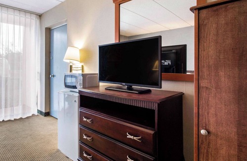 West Springfield Hotel | Quality Inn West Springfield