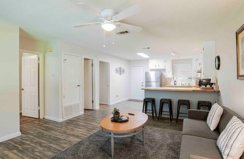 Florida Panhandle House | Quiet 2 bdroom Duplex 9 Mile Rd-Pine Forest Area