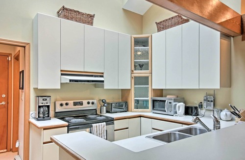 Sechelt Cottage | Quiet Hidden Creekside Home Steps to Sechelt Inlet