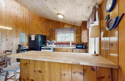 Ellsworth House | Quiet lakefront cottage with a firepit, private beach, & two kayaks