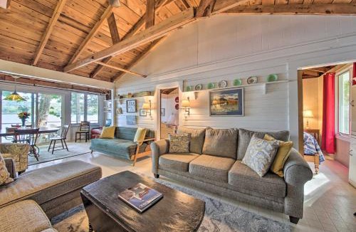 Union House | Quiet & Lovely Lakefront Cottage for Families!