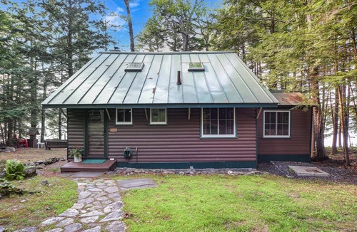 Weeks Mills Cabin | Quintessential Maine cabin w/private waterfront