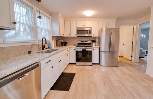 Dennis Port Cottage | Quintessential Renovated Dennisport Cottage - Walk to the beach!