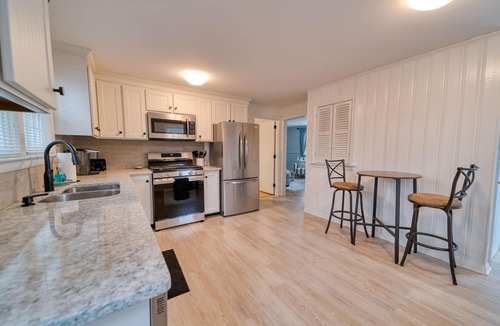 Dennis Port Cottage | Quintessential Renovated Dennisport Cottage - Walk to the beach!