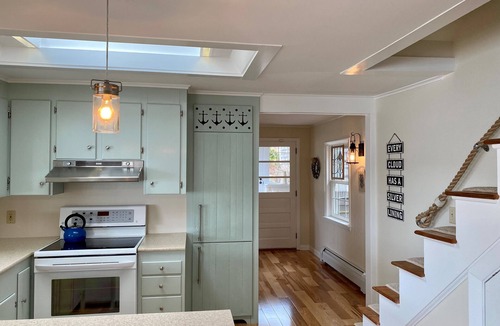 Spruce Head House | Quintessential Waterfront Maine Cottage- Weeks Available in Oct. 2026