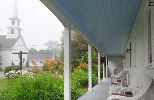 Waterford Hotel | Rabbit Hill Inn
