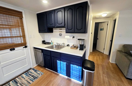 Newbury Cottage | Ready for Summer! Quiet Cozy Beach Escape waiting for you!
