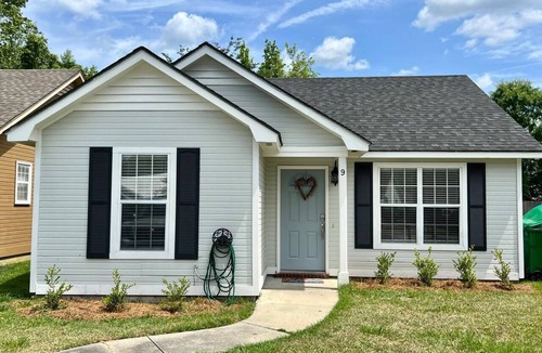 Valdosta House | Recently updated 3 Bedroom Home with Patio