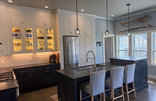 Martinsville House | Red Peaks – Coastal Getaway for Families & Friends