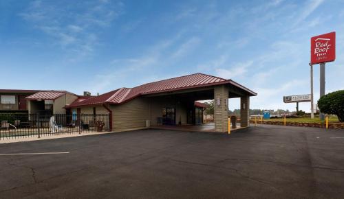 Dothan Hotel | Red Roof Inn Dothan