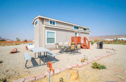 Moab South Valley House | Redrock Moab Tiny House w Large Loft Site 8