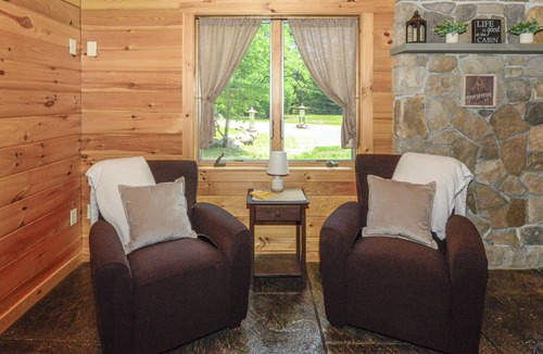 Harrison Cabin | Relax and Unwind at our Cozy Cabin with Pergola and Fire Pit
