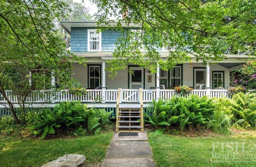 Eagles Mere Cottage | Relax during the evening on the veranda at "Pinecone" in Eagles Mere.