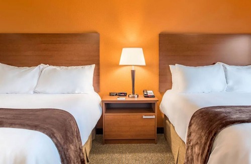 Twin Falls Hotel | Relax in a Spacious, Clean Room w/Kitchen Near Shoshone Falls and Trails