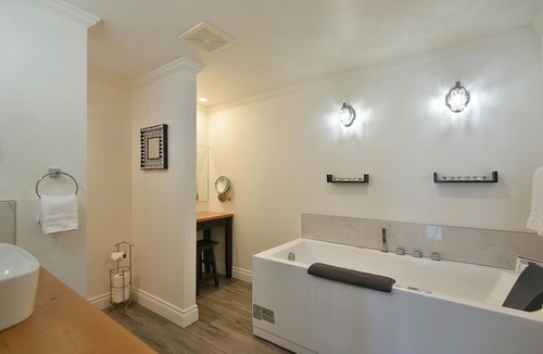 Selma Park Bed & Breakfast | Relax oceanfront in the full kitchen Osprey Suite at Beach Hideaway.