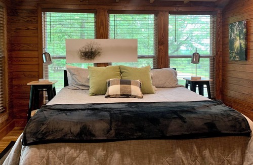 Norristown Cabin | Relaxing 2 bedroom / 2 bath riverfront cabin.