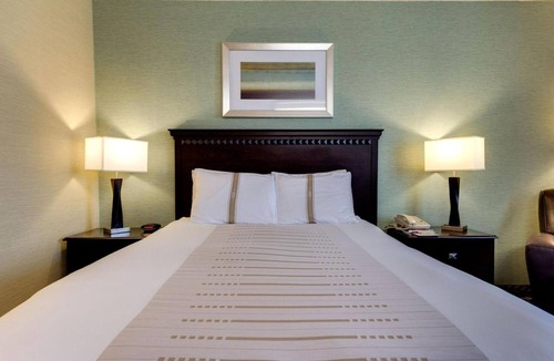 Devils Lake Hotel | Relaxing Devils Lake Suite with Free Parking & Year-Round Pool Access!