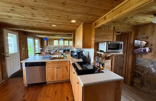 New Shoreham Cottage | Relaxing Spring Street Cottage with Ocean Views