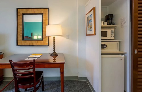 Ala Moana House | Relaxing Stay! 4 Convenient Units, Onsite Pool, Pet-Friendly Property