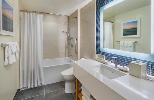 Ala Moana Hotel | Renaissance Honolulu Hotel & Spa
