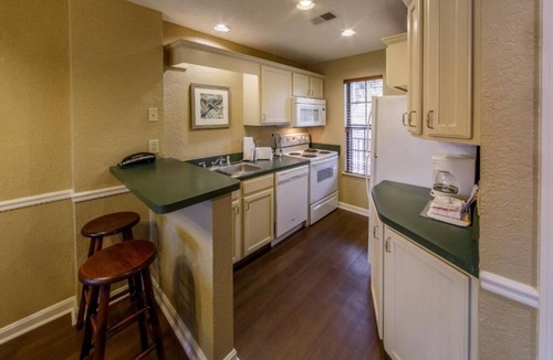South Lee Hotel | Resort Stay with Arcade, Heated Pool, Sports Courts & Family Perks