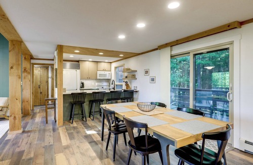 Quechee House | Resort-Style Community! Quechee Chalet w/Deck