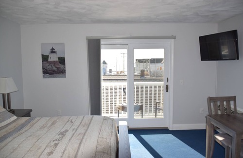 Newport Hotel | Rhea's Inn By The Sea