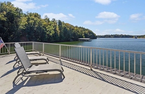 Gainesville Cottage | Right on the water