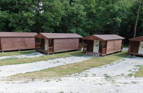 Harrogate Cabin | River Forge Cabin 75 - Cozy and Rustic 1 Bedroom Cabin - Creek Front