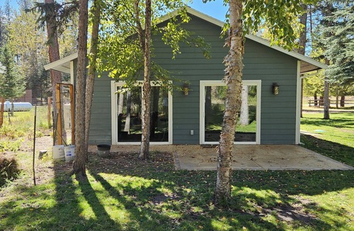 Bigfork Cottage | Riverfront Cottage Peaceful, Natural Setting