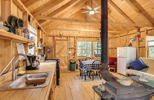 Olamon Apartment | Riverfront Greenbush Studio w/Porch & Views!