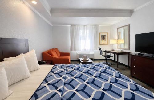 Somerset Hotel | Riverview Inn & Suites