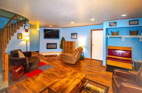 North Pole House | Robyn's Roost Summary