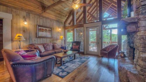 Cashes Valley House | Rock N' River