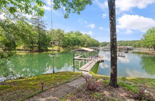 Double Springs House | Rocking W - Screened In Porch And Lakeside Fire Pit!