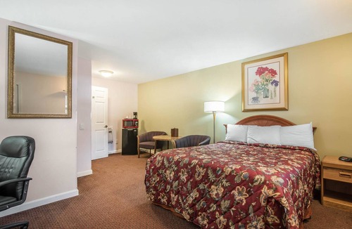 Bellows Falls Hotel | Rodeway Inn Bellows Falls
