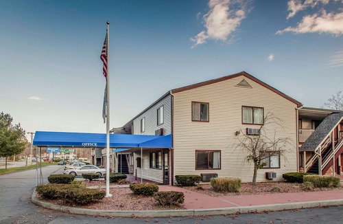 Groton Hotel | Rodeway Inn Groton