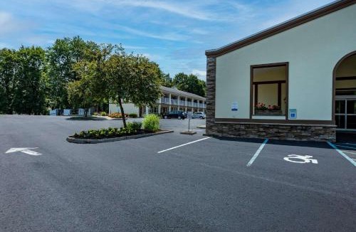 Arlington Hotel | Rodeway Inn Poughkeepsie
