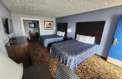 Carthage Hotel | Rodeway Inn