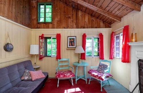Lyme House | Romantic Couples' Cabin Retreat with Fireplace near White Mountain Forest