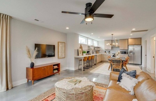 East Nashville House | Rooftop Fire Pit & Cocktail Bar ~ Skyline Views!