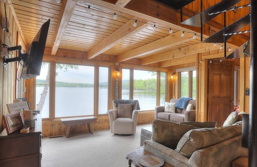 Rangeley Cottage | Russell Cove 3 - This cute cottage sits right on the water