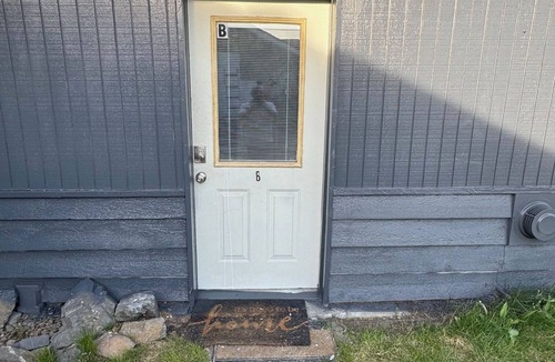 Russian Jack Park House | Russian Jack B Soothing house with WiFi in Anchorage