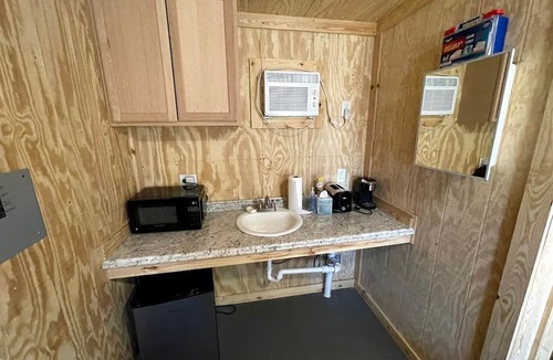 Jacksboro Cabin | Rustic Cabin for Memorable Glamping Experience in Jacksboro, Texas