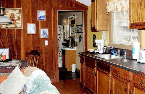 Sparta Cabin | Rustic Elegance: Vintage Decor Cabin with Mountain Scenery in Sparta