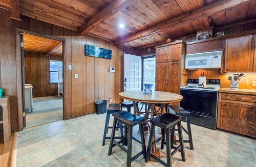 Eufaula House | Rustic Lakeview Cabin by Nichols Point