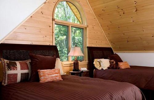 Olivebridge House | Rustic Log Cabin in the Catskills, Upstate New York