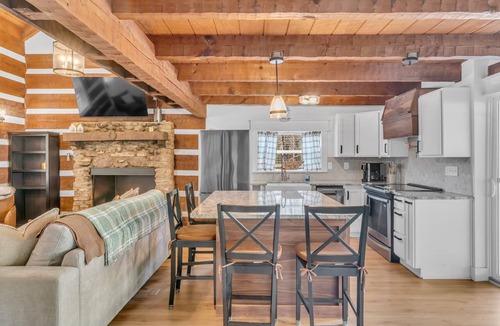 Cottontown Cabin | Rustic-Modern Cabin near Nashville Hot Tub+Fire Pit